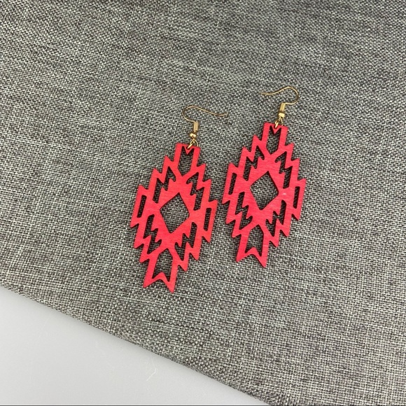 VINTAGE Red Wooden Cut Out Earrings Native Southwest Aztec Pattern Hanging - Picture 5 of 6